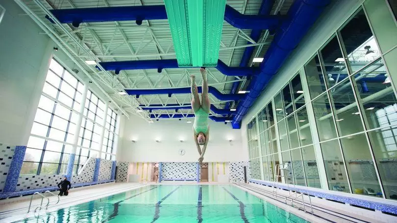 diving pool 810x456