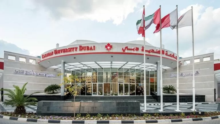 stipendii universiteta canadian university dubai dlya inostrannyh studentov min